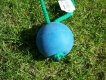 Moosgummiball blau schwimmend